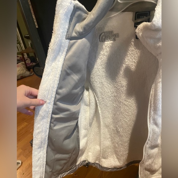 White Fuzzy North Face - Picture 5 of 6